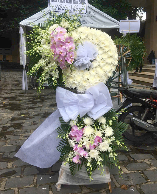 Lặng Buồn Tiễn Xa